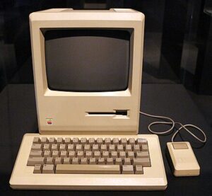 Computer_macintosh_128k,_1984_(all_about_Apple_onlus)